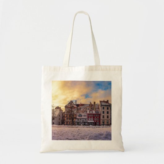 Zonsondergang over straat in Riga Tote Bag (Voorkant)