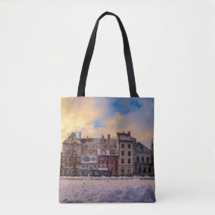 Zonsondergang over straat in Riga Tote Bag
