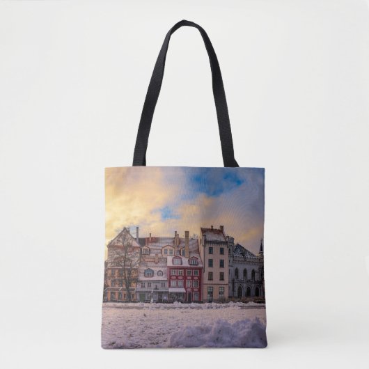 Zonsondergang over straat in Riga Tote Bag (Voorkant)