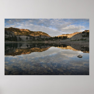 Zonsondergang reflecties op Lake Helen, Lassen Poster