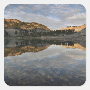 Zonsondergang reflecties op Lake Helen, Lassen Vierkante Sticker