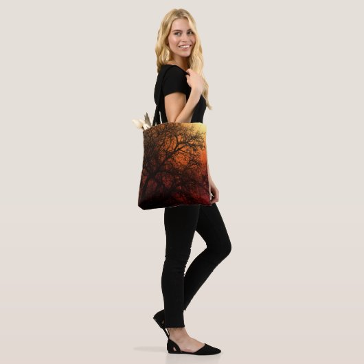 Zonsondergang Silhouet Boom Kunst Tote Bag (Op model)