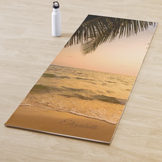 Zonsondergang Tropisch Strand Palmboom Yogamat (In situ)