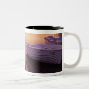 Zonsopgang boven de haven van Stari Grad met visse Tweekleurige Koffiemok