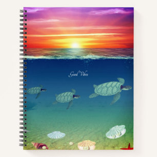 Zonsopgang boven de oceaan, zwemmende zeeschildpad notitieboek