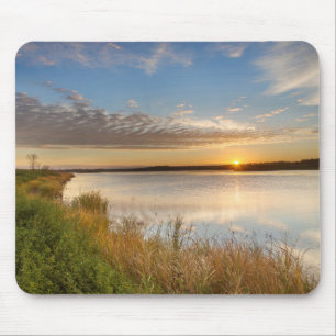 Zonsopgang boven wetlands bij Arrowwood National Muismat