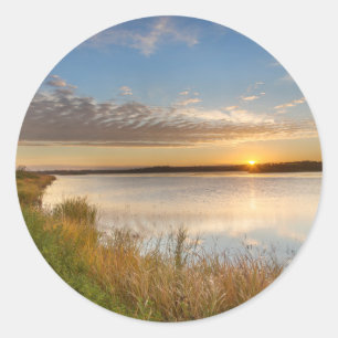 Zonsopgang boven wetlands bij Arrowwood National Ronde Sticker