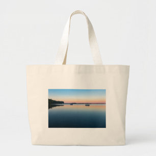 zonsopgang van het meer in de baai van saint alban grote tote bag
