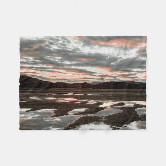 Zonsopgangreflecties bij Lago Grey Fleece Deken (Voorkant (Horizontaal))