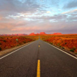 Zonsopkomst bij Forrest Gump Point Legpuzzel<br><div class="desc">Deze stijlvolle puzzel beschikt over het eerste licht dat over de horizon komt in de buurt van Monument Valley,  op de iconische plek waar Forrest Gump stopte met rennen. Alle foto's werden op locatie door de verkoper gemaakt. Alle rechten voorbehouden.</div>