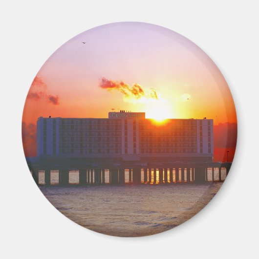 Zonsopkomst bij het vlaggenschip Hotel Magneten (Voorkant)