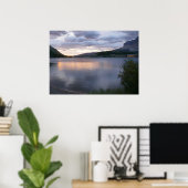 Zonsopkomst bij Swiftcurrent Lake I Poster (Thuiskantoor)