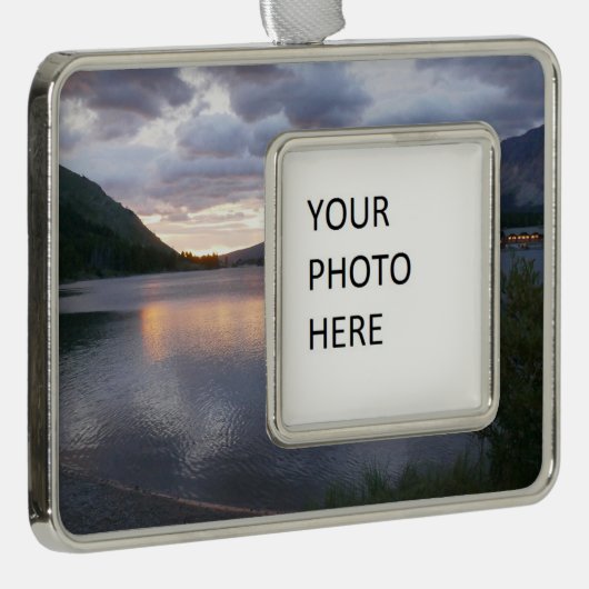 Zonsopkomst bij Swiftcurrent Lake I Verzilverd Omlijst Ornament (Rechts)