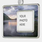 Zonsopkomst bij Swiftcurrent Lake I Verzilverd Omlijst Ornament (Links)