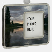 Zonsopkomst bij Swiftcurrent Lake II Verzilverd Omlijst Ornament (Rechts)