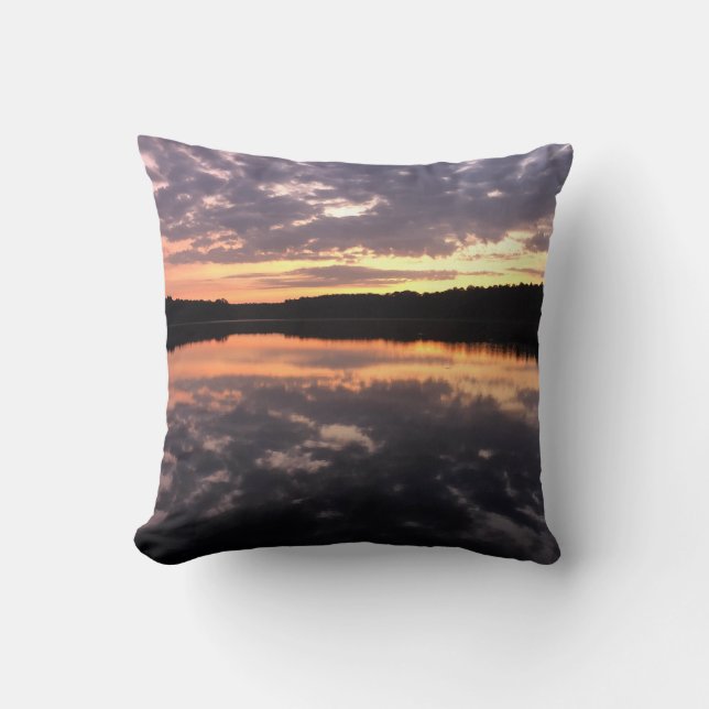 Zonsopkomst boven Beer Lake Kussen (Voorkant)