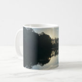 Zonsopkomst boven een meer van Georgia Koffiemok (Voorkant links)