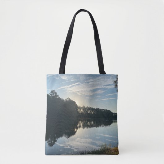 Zonsopkomst boven een meer van Georgia Tote Bag (Voorkant)