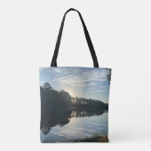 Zonsopkomst boven een meer van Georgia Tote Bag (Achterkant)