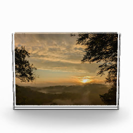 Zonsopkomst boven een mistige vallei fotoblokken