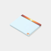 Zonsopkomst en zee op lichtblauw post-it® notes (Schuin)