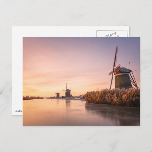 Zonsopkomst over bevroren rivier met windmolens en briefkaart (Voorkant / Achterkant)