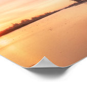 Zonsopkomst over bevroren rivier met windmolens en poster (Hoek)