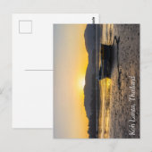 Zonsopkomst over een boot op het strand, Koh Lanta Briefkaart (Voorkant / Achterkant)