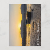 Zonsopkomst over een boot op het strand, Koh Lanta Briefkaart (Voorkant)