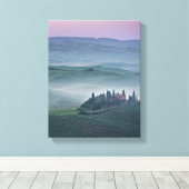 Zonsopkomst over een Toscaans landschap verticaal Canvas Afdruk (Insitu (Houten vloer))