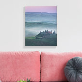 Zonsopkomst over een Toscaans landschap verticaal Canvas Afdruk (Insitu (Woonkamer))