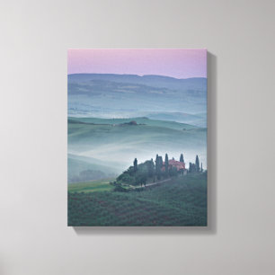 Zonsopkomst over een Toscaans landschap verticaal Canvas Afdruk