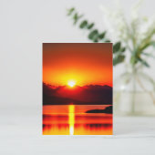 Zonsopkomst reflecteert over een meer briefkaart (Staand voorkant)