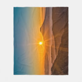 Zonsopkomst tussen de heuvels fleece deken (Voorkant)