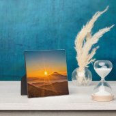 Zonsopkomst tussen de heuvels fotoplaat (Insitu)