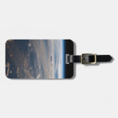 Zonsopkomst werpt lange schaduw over Filipijns Zee Bagagelabel (Voorkant horizontaal)