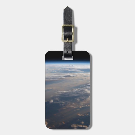 Zonsopkomst werpt lange schaduw over Filipijns Zee Bagagelabel (Voorkant verticaal)