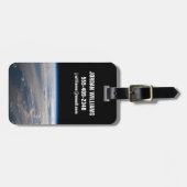 Zonsopkomst werpt lange schaduw over Filipijns Zee Bagagelabel (Voorkant horizontaal)