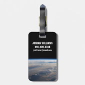 Zonsopkomst werpt lange schaduw over Filipijns Zee Bagagelabel (Achterkant verticaal)