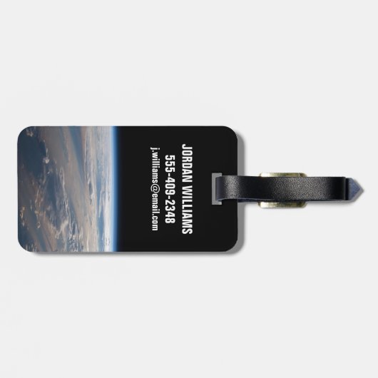 Zonsopkomst werpt lange schaduw over Filipijns Zee Bagagelabel (Achterkant horizontaal)