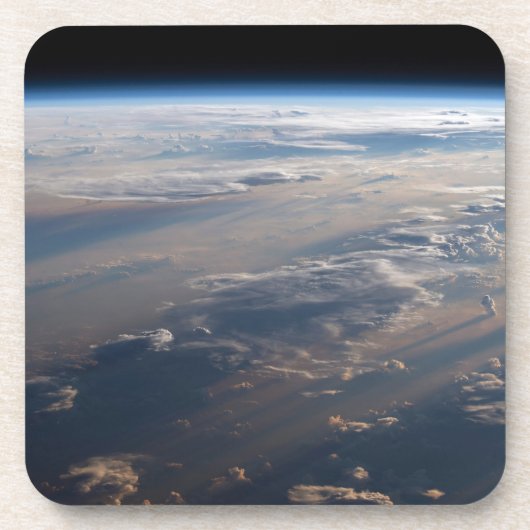 Zonsopkomst werpt lange schaduw over Filipijns Zee Bier Onderzetter (Voorkant)