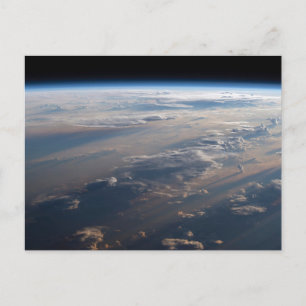 Zonsopkomst werpt lange schaduw over Filipijns Zee Briefkaart