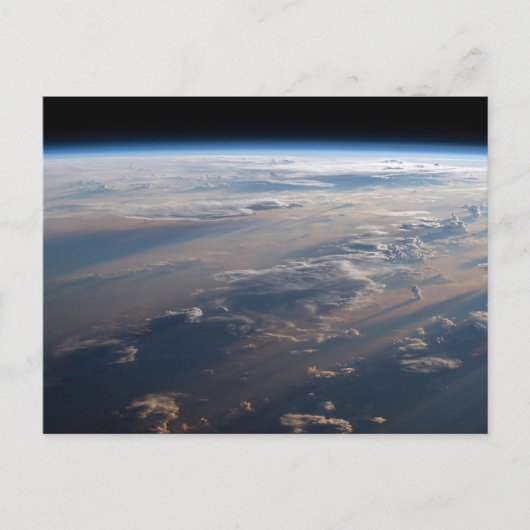 Zonsopkomst werpt lange schaduw over Filipijns Zee Briefkaart (Voorkant)