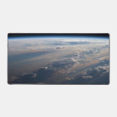 Zonsopkomst werpt lange schaduw over Filipijns Zee Bureaumat (Voorkant)