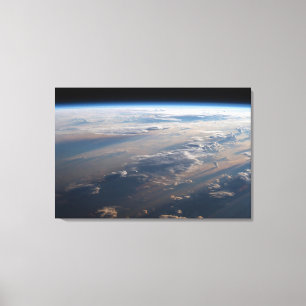 Zonsopkomst werpt lange schaduw over Filipijns Zee Canvas Afdruk