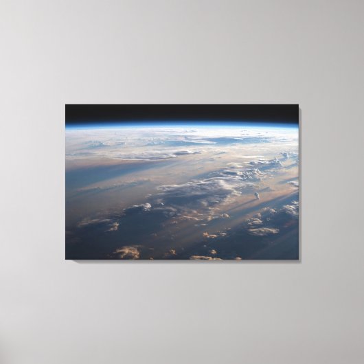 Zonsopkomst werpt lange schaduw over Filipijns Zee Canvas Afdruk (Voorkant)