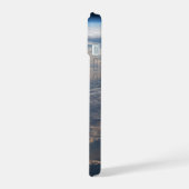 Zonsopkomst werpt lange schaduw over Filipijns Zee iPhone 15 Case (Linkerkant)