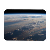 Zonsopkomst werpt lange schaduw over Filipijns Zee Magneet (Horizontaal)