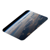 Zonsopkomst werpt lange schaduw over Filipijns Zee Magneet (Linkerzijde)