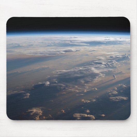 Zonsopkomst werpt lange schaduw over Filipijns Zee Muismat (Voorkant)